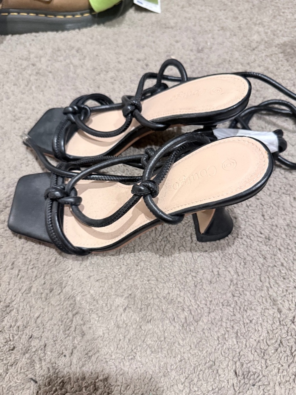 👠👠 - Picture 2 of 2